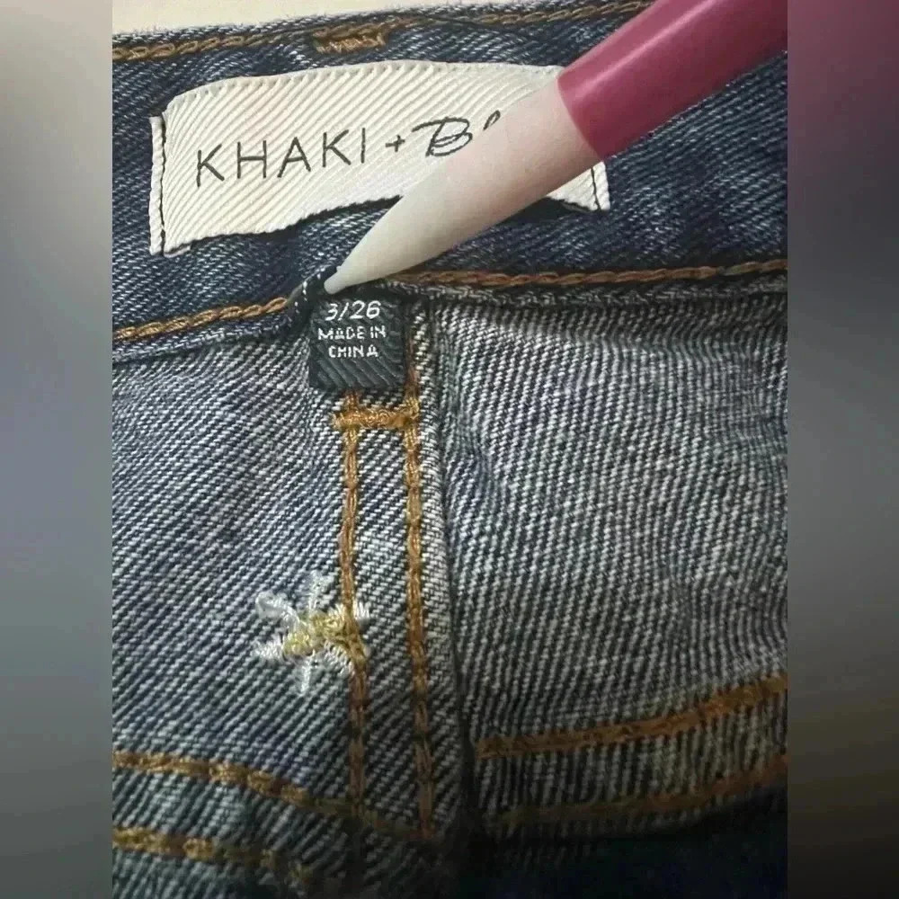 Blue Jean shorts/ white flowers - Picture 5 of 7